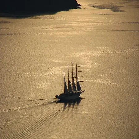 Irida - Santorini 4*