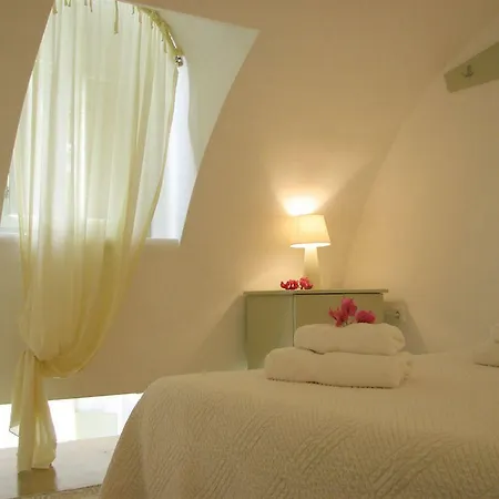 Irida - Santorini Guest house