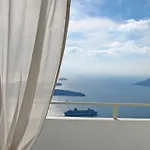 Irida - Santorini 4* 이메로비글리