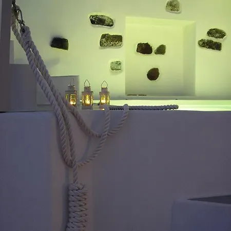 Konukevi Irida - Santorini 4*
